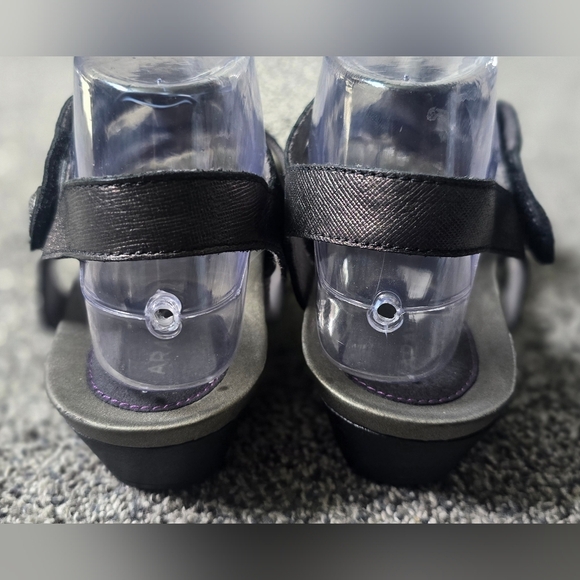 Aravon Rockport Standon T Bar Metallic Size 8 Sandals CH0417 Adjustable - Picture 5 of 11